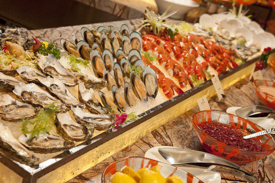 glass serving bowls sauces buffet display dinnerware Festiva Galaxy Macau MyGlassStudio