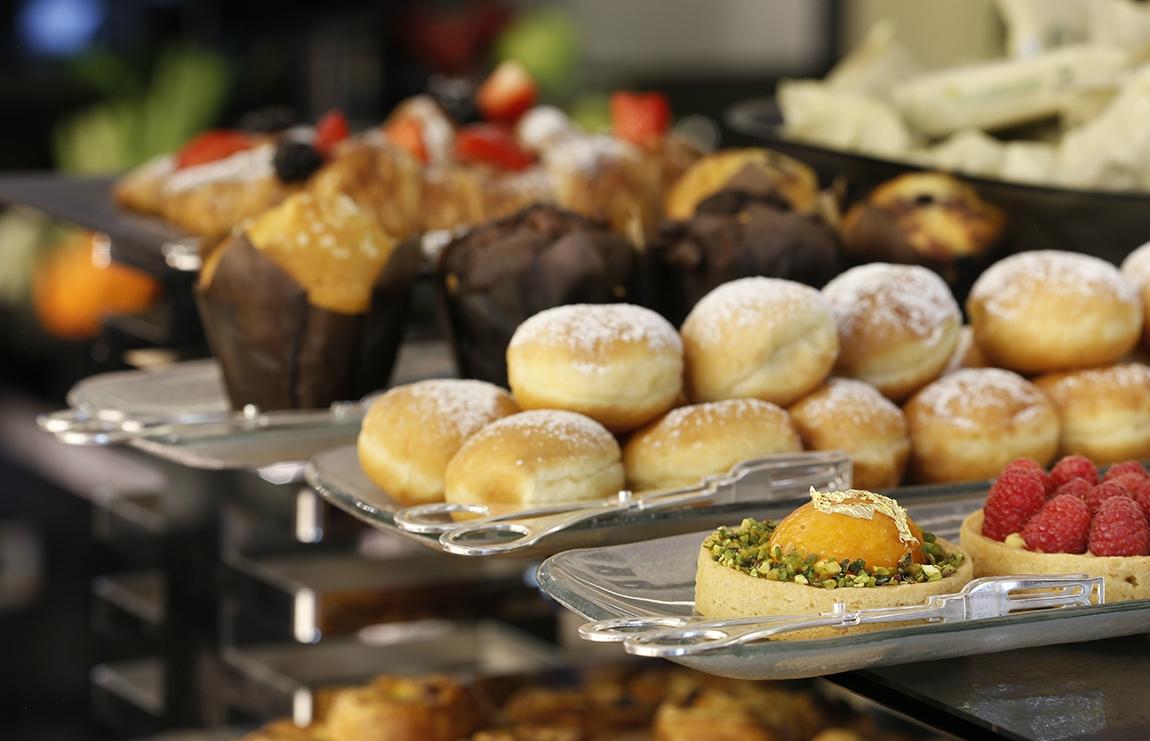 ALT: glass tray muffins bar food tableware MyGlassStudio