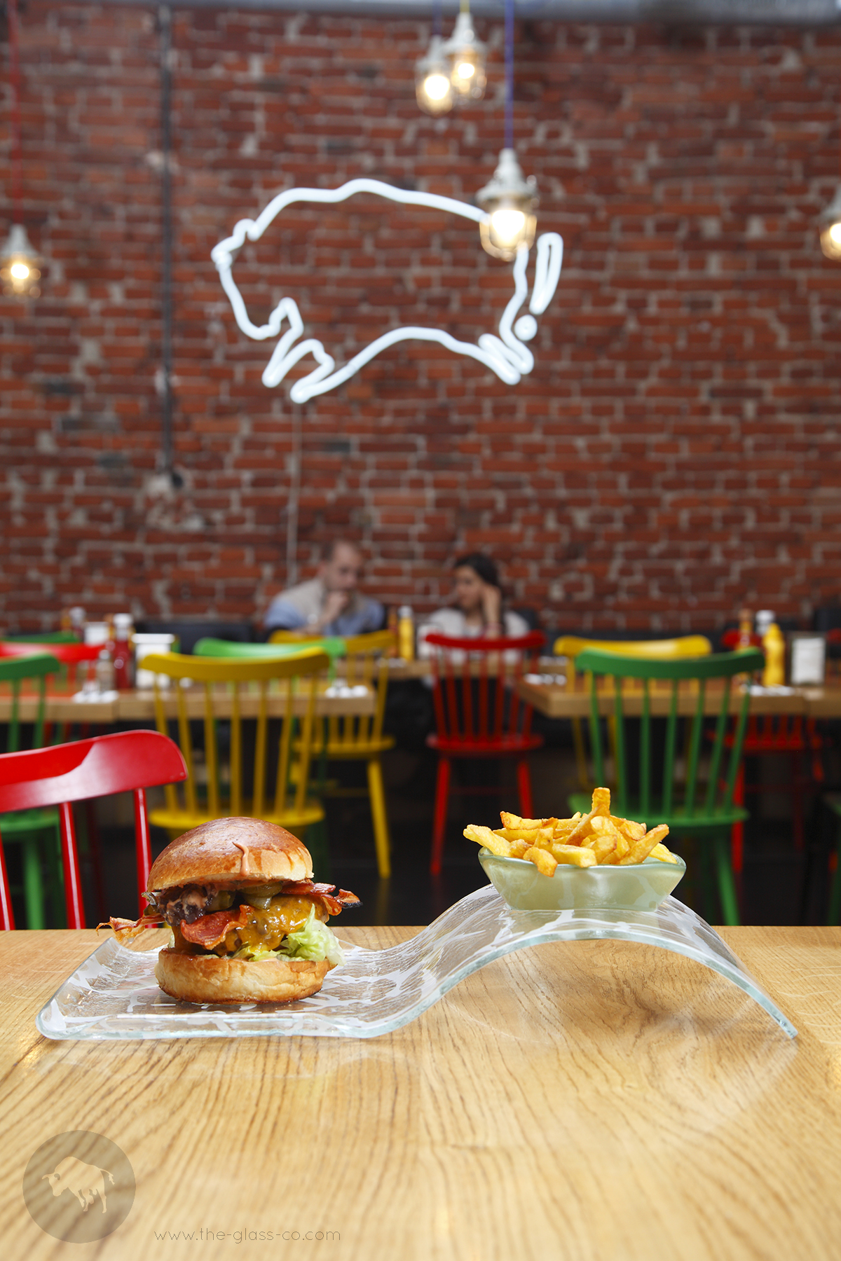 burger presentation plate curvy glass MyGlassStudio