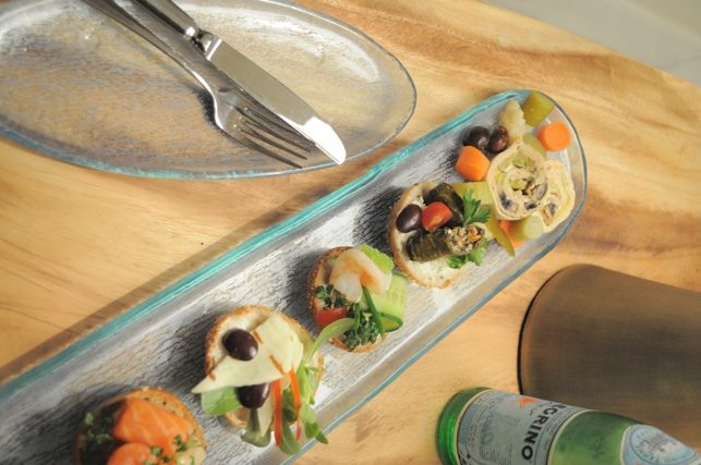 canape platter glass tray St. Regis Saadiyat Island MyGlassStudio