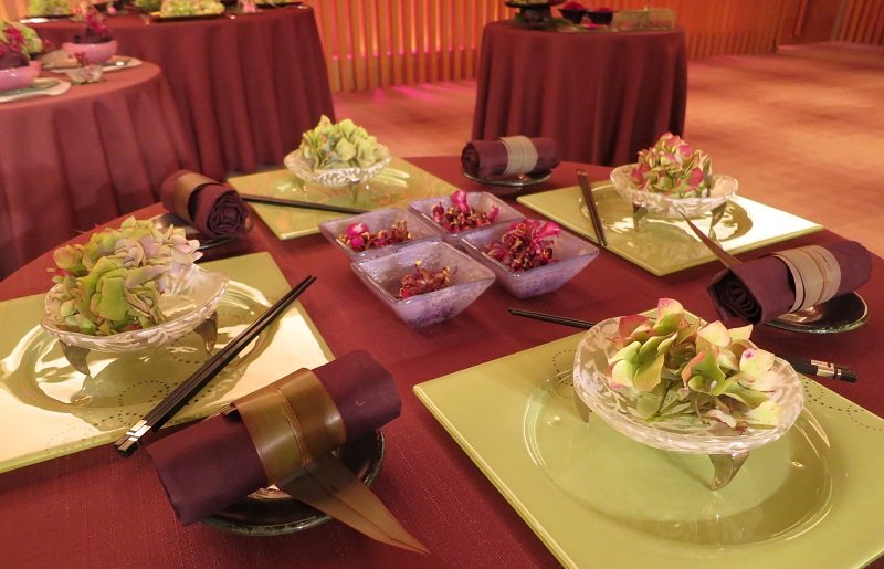 modern tabletop decor for restaurants square charger plates pastel green Glass Studio Japan
