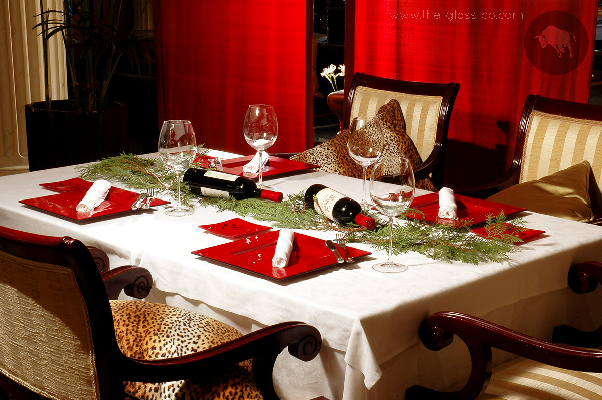 festive table settings red Christmas square plates MyGlassStudio
