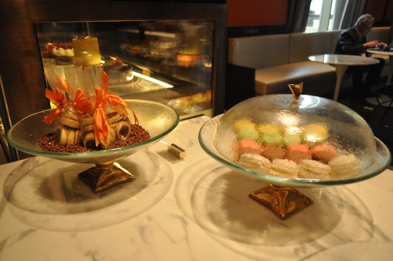 modern design tableware dessert stands Park Hyatt Abu Dhabi MyGlassStudio