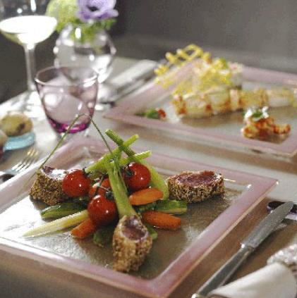refined parisian dining style pastel square glass plate L'Envue Paris MyGlassStudio