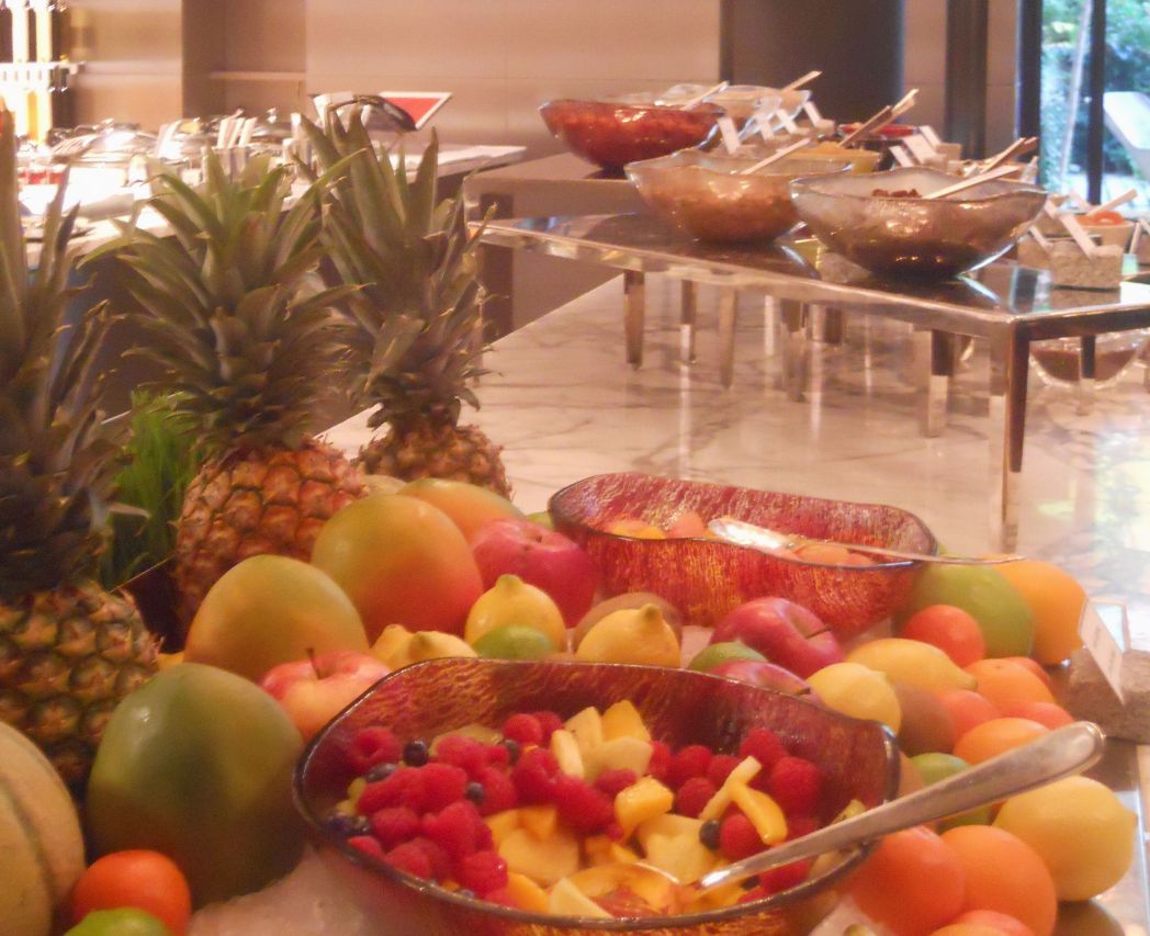 brunch buffet display glass fruit bowls La Cuisine Le Royal Monceau MyGlassStudio