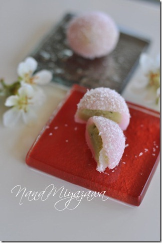 tableware for japanese food styling small coloured glass plates uiro rice cake Nana Miyazawa MyGlassStudio
