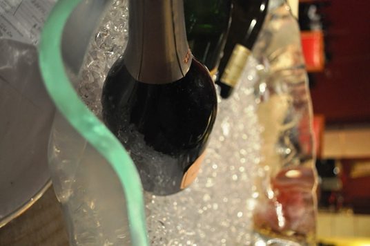 elegant champagne service glass ice champagne tub banqueting MyGlassStudio