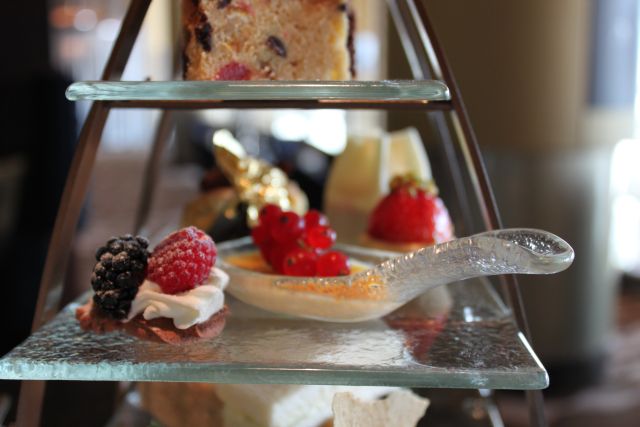 glass spoon tea service accessory high tea stand Kempinski Bahrain MyGlassStudio