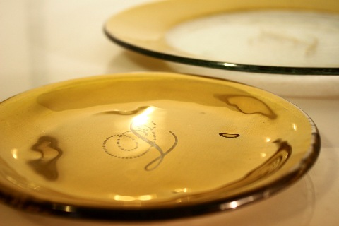 branded dinnerware concepts gold plate logo St. Regis Singapore MyGlassStudio