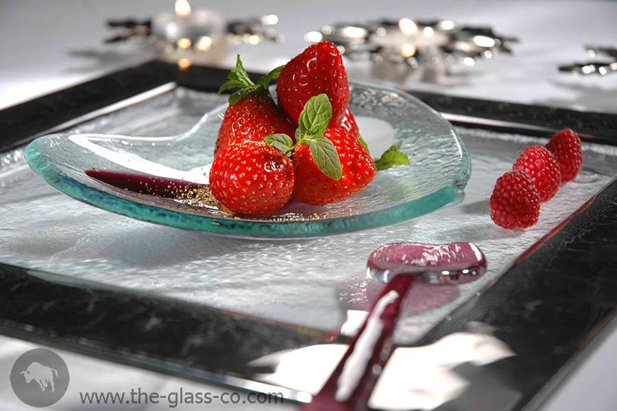 heart shaped dessert plates elegant heart-shaped tableware MyGlassStudio