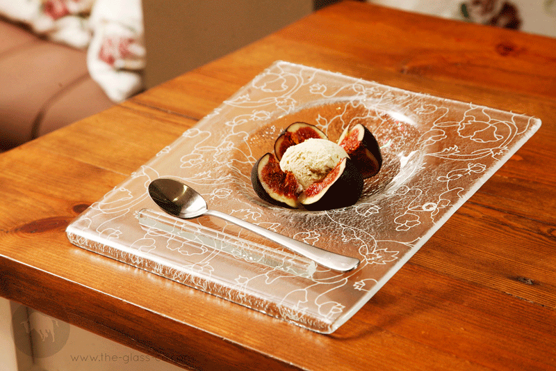 ice cream presentation bowls inclined square plate spoon holder MyGlassStudio