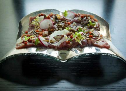 contemporary sharing plates body shape plate tuna tartar Hotel Nikopolis MyGlassStudio