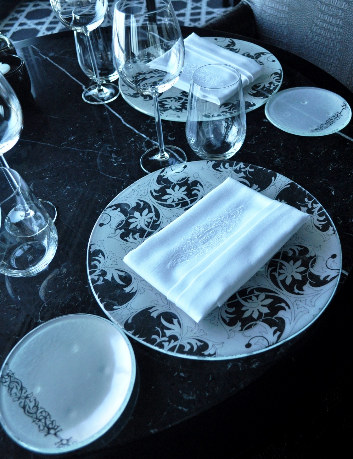 decorated dinnerware show plate Strata InterContinental Doha MyGlassStudio