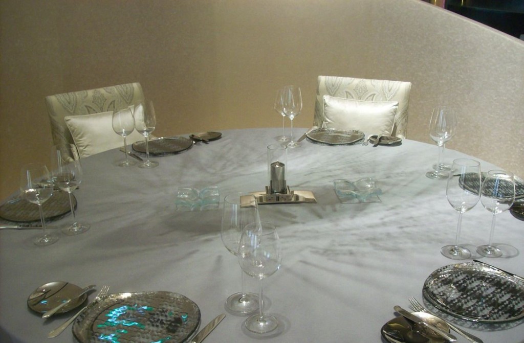 restaurant table setting silver blue Belon Banyan Tree Macau MyGlassStudio