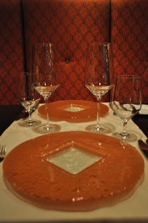 show plates copper gold New York Steakhouse Renaissance Doha MyGlassStudio