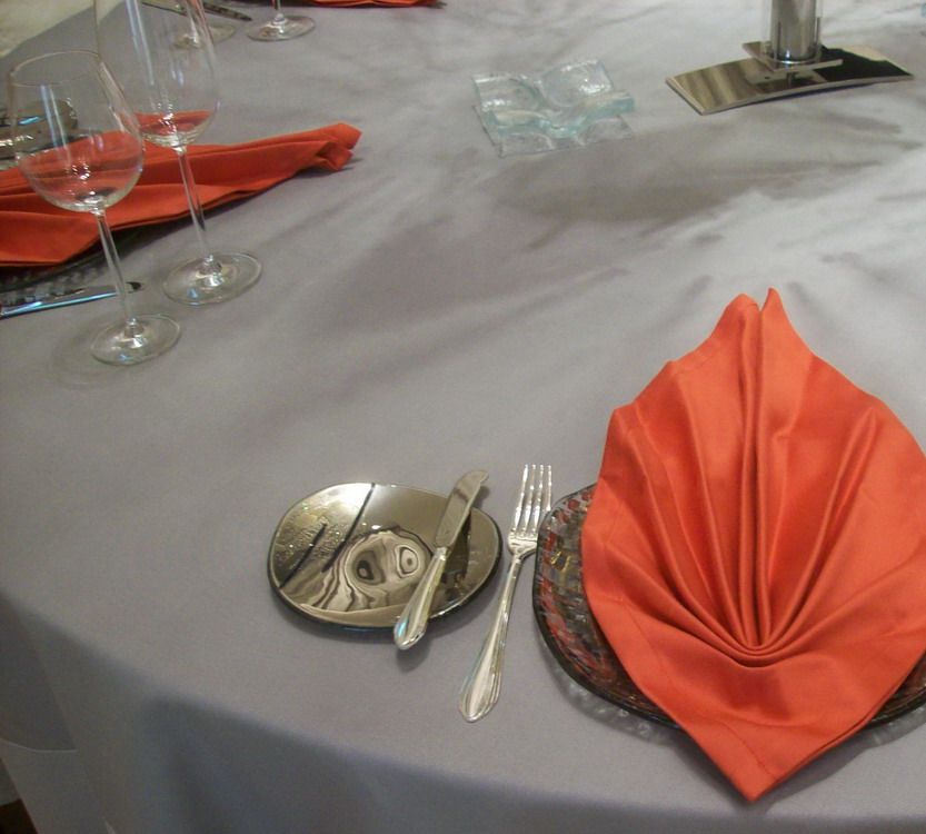silver plates blue dinnerware Belon Banyan Tree Macau MyGlassStudio