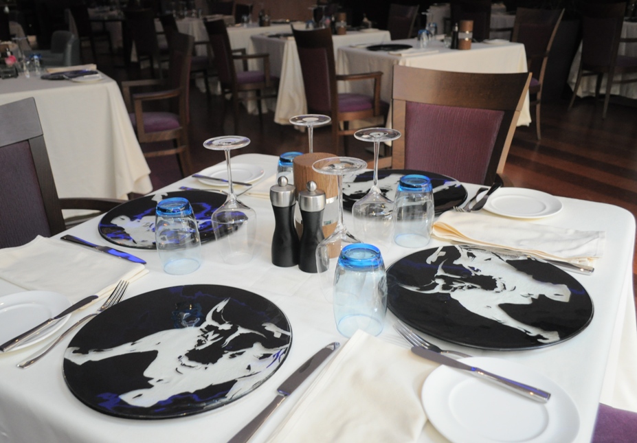 tableware designs, table setting for Terrace Grill Marriott Hotel Riyadh by MyGlassStudio