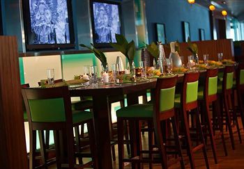 table setup Ipanema Renaissance Doha MyGlassStudio