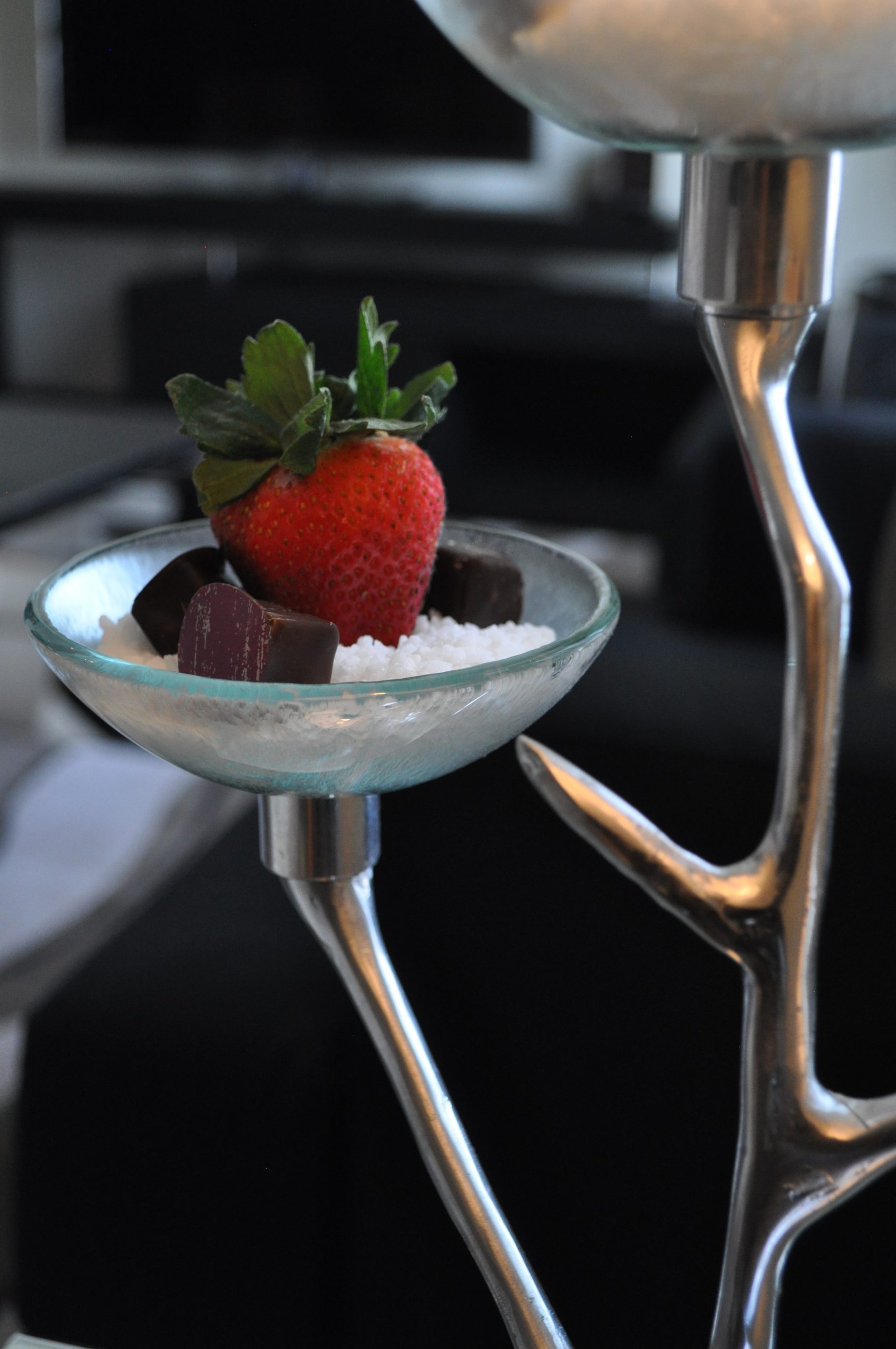 amenity stand detail Sofitel Abu Dhabi Corniche MyGlassStudio